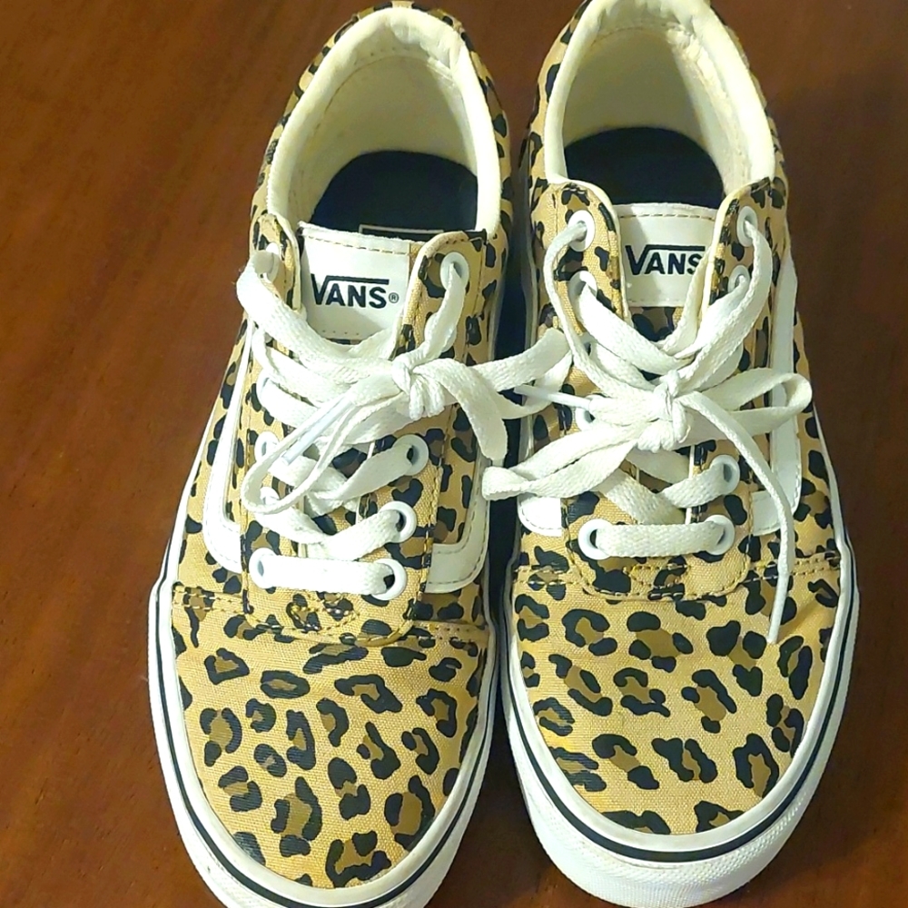 Ladies vans, leopard, print size 6.